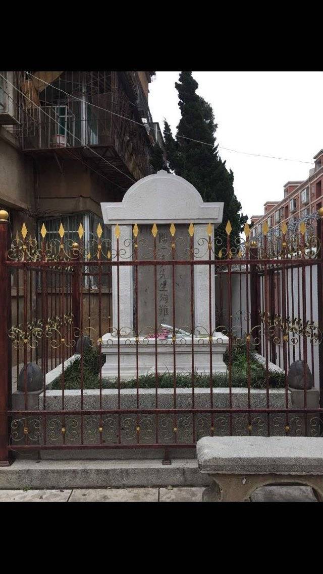 闻一多殉难处纪念碑