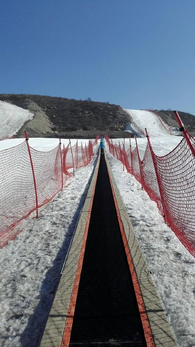 李宁乌金山国际滑雪场
