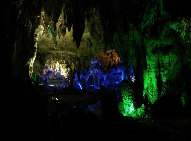 十二背后地下裂缝景区