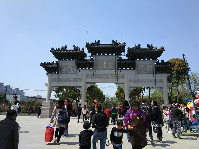 南汇桃花村是南汇的老牌景点,在惠南镇边上,每年春天桃花盛开时节