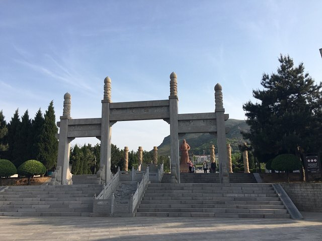 昭陵是唐太宗李世民和长孙皇后合葬陵墓,位于礼泉县九宗山之山,群山