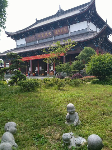 "...但美中不足，有些房子里面空荡荡的，如有些家具摆设那更好了，景区后面有一片果园，可以带孩子去采摘_梅花洲"的评论图片