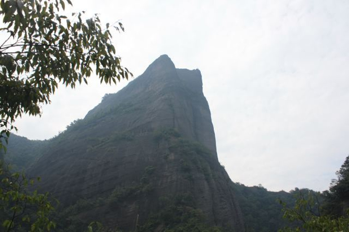 2024风光还不错。丹霞地貌,一个个的山峰突兀而立。景区面积非常大。走走玩玩,差不多花了一天时间_崀山国家级风景区-评论-去哪儿攻略