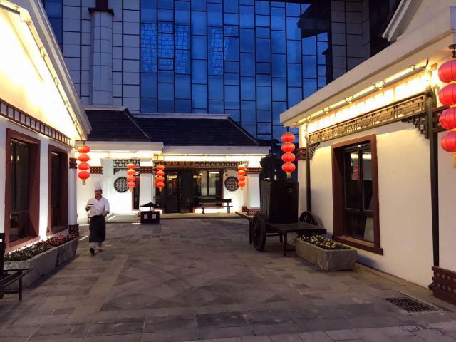 热高温泉养生世界