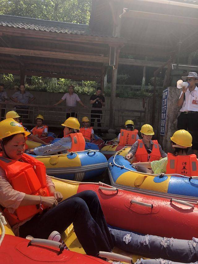 浮盖山峡谷漂流