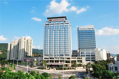 中山永安新城皇冠假日酒店|豪华房 长江水世界门票 免费健身房,泳池