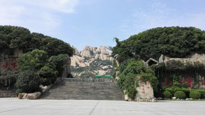 景区直接购票,成人门票70元,老年门票38元_嵖岈山风景区"的评论