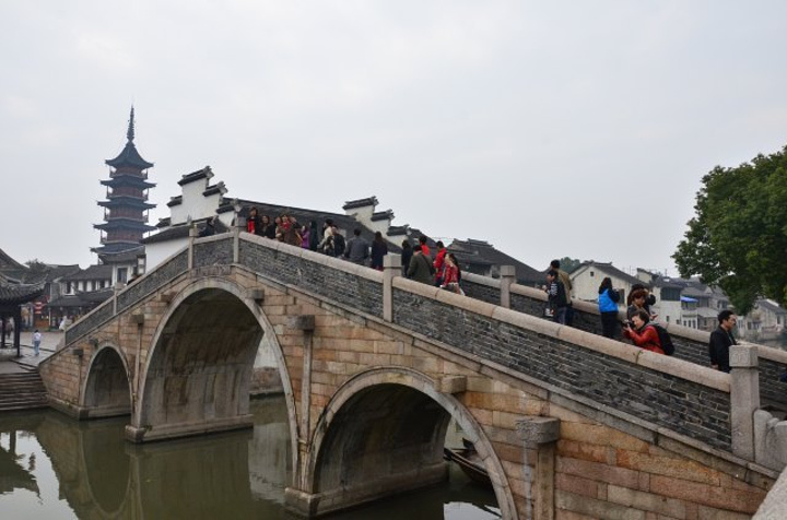 "千灯古镇原名千墩，隶属江苏省昆山市，离苏州市中心35公里，无需门票，从上海过去现在很方便，可以..._千灯古镇"的评论图片