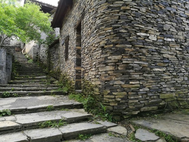 拉毫营盘石板寨