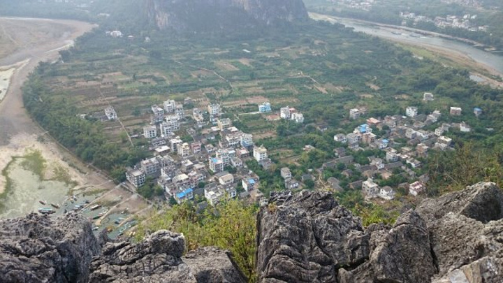 "...门票性价比很高，需要自己爬上去，上面风景很好，在上面能俯瞰整个兴坪古镇，能遇到好的天气你赚大了_老寨山公园"的评论图片