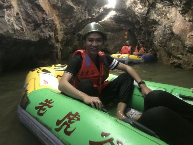 英西峰林老虎谷溶洞漂流