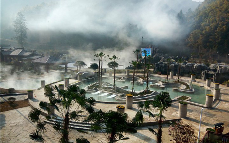 天星国际温泉城温泉出水温度约为49℃,泡池区按照各个泡池功能分为