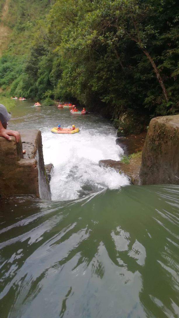 龙脊峡漂流