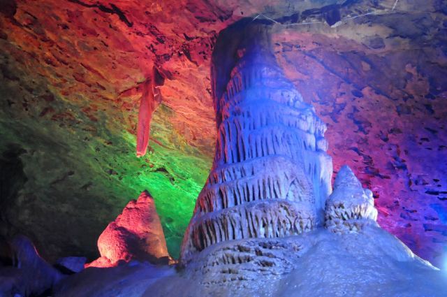 浮戏山雪花洞景区