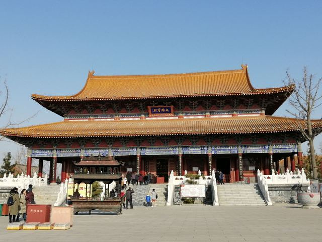 刚好去济宁出差,顺便去玩了一下,顺便拜佛许了个愿,但愿皇家寺院能