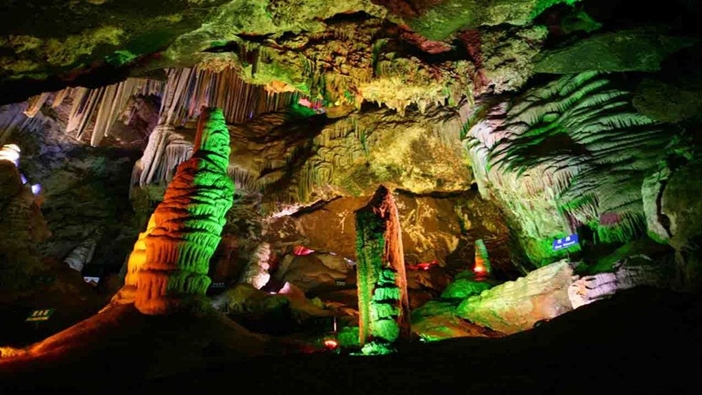 【蝴蝶谷景区】蝴蝶谷在栾川县南,西临鸡冠洞,蟠桃山,东临老君山.