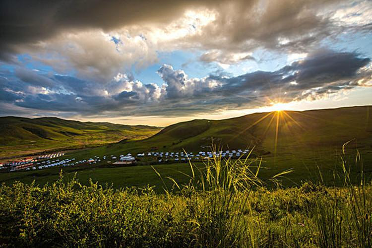 "魅力赤峰"c线--贡格尔大草原,达里湖,阿斯哈图石林二日游