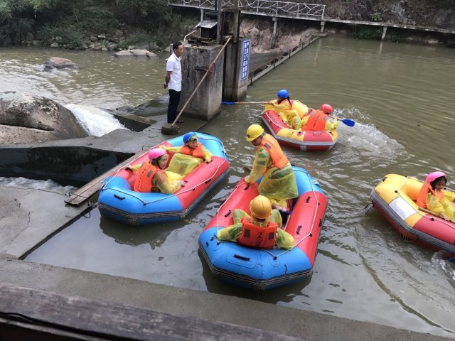 龙潭湾峡谷漂流