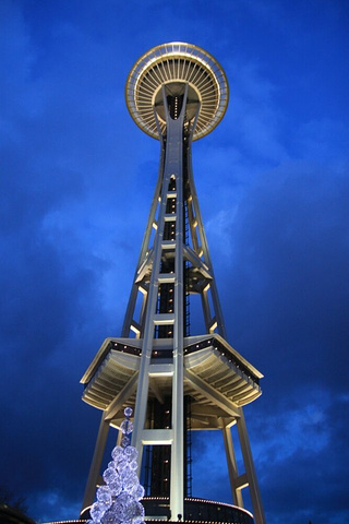 "美国版"东方明珠",建议晚上去,可以看到西雅图夜景,但晚上人也