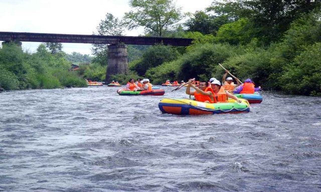 长白山白溪雾凇漂流