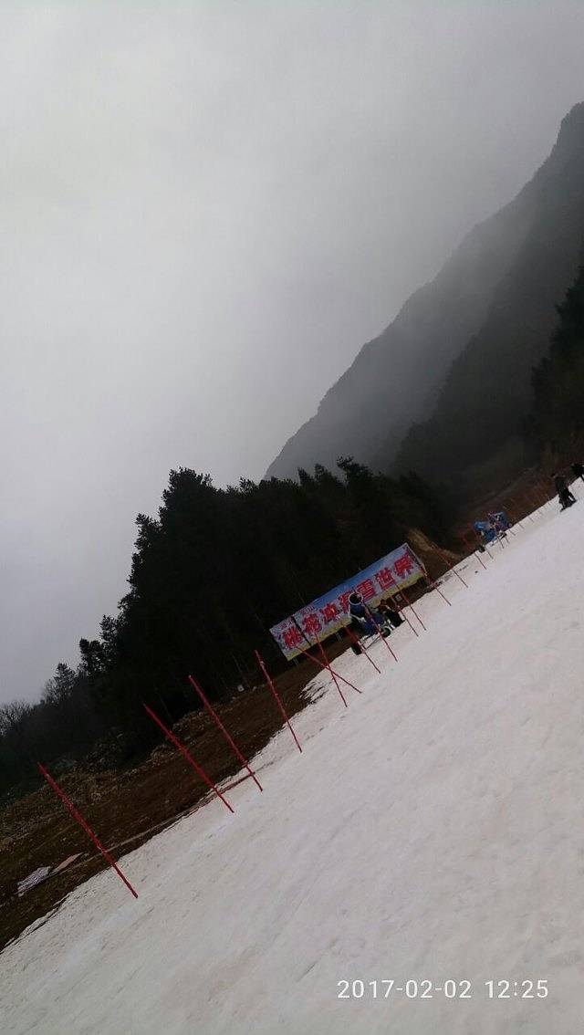 黄冈桃花冲滑雪场