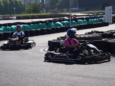 富林山汽车公园