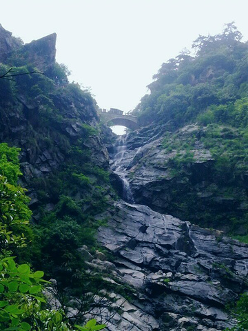 2022石门涧瀑布是庐山众瀑布中的精华。有着“庐山第一景”之美誉，又有“庐山西大门”之称_石门涧-评论-去哪儿攻略