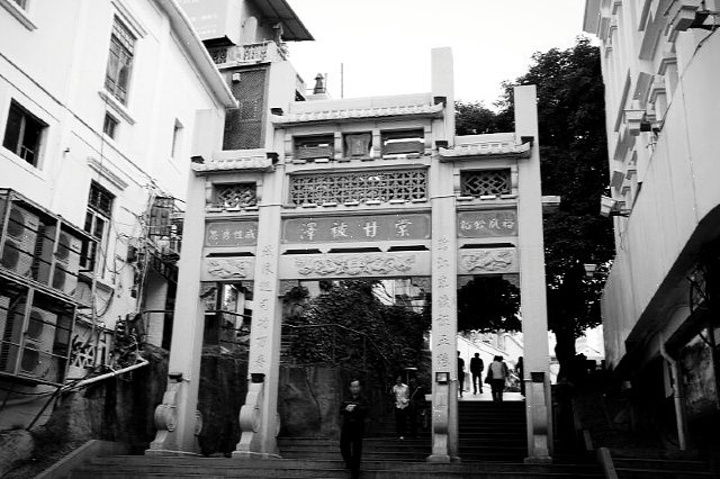 2024中山路是厦门目前保留较完整的展现近代历史风貌的旧城街区,拥有小走马路、陈化成故居、中华第一圣堂..._中山路步行街-评论-去哪儿攻略