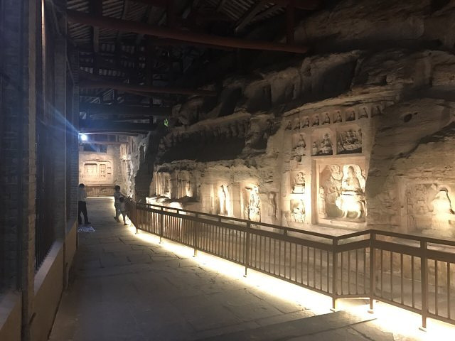 "第一场夜游大足石刻,感受到了与白天全然不同的神奇效果_北山
