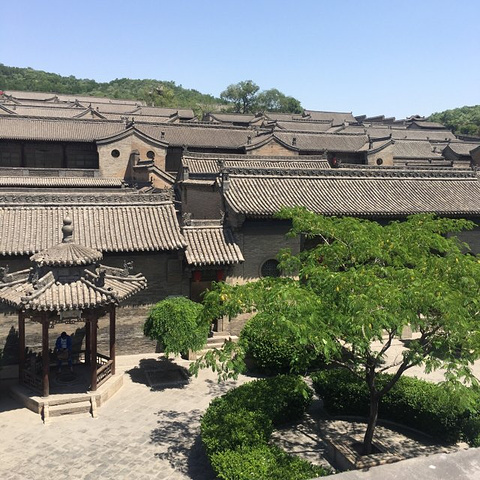 2024很有气势的王家大院,简直就是个城堡,了解了王家大院的历史文化,王家雕饰独具风格,大院不走回头路..._山西王家大院-评论-去哪儿攻略