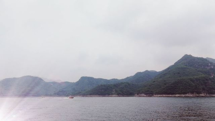 "易水湖坐落在易县境内，是一座风景如画的水库。回程时一定要看好船，上错了就无法回去了_易水湖景区"的评论图片