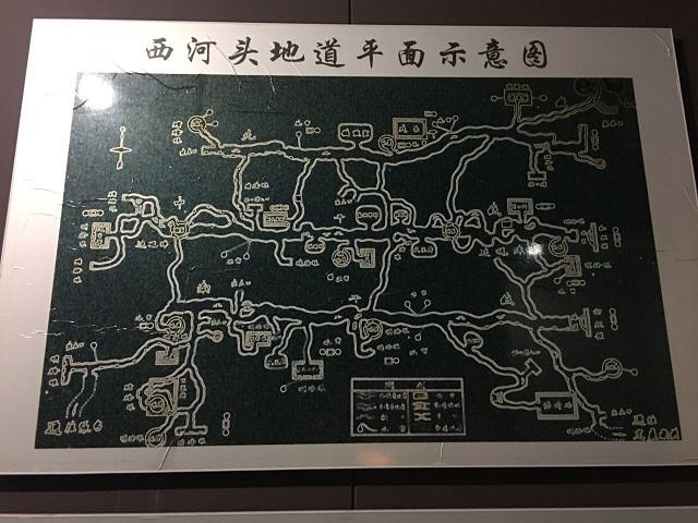 前面展厅介绍,然后便是领着钻地道