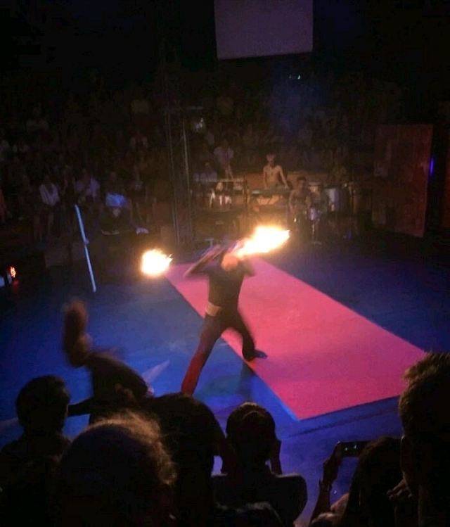 暹粒马戏团表演