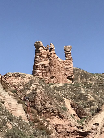 这个景区和张掖七彩丹霞景区相隔不远,属于看山的形状的,景区人不多