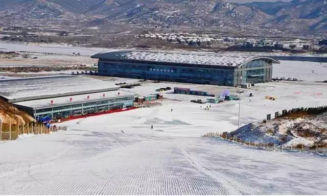 【雪野航空展览馆参观,和各种类飞机留念合影,了解科普知识】.