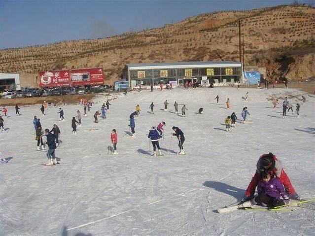 曦岭滑雪场