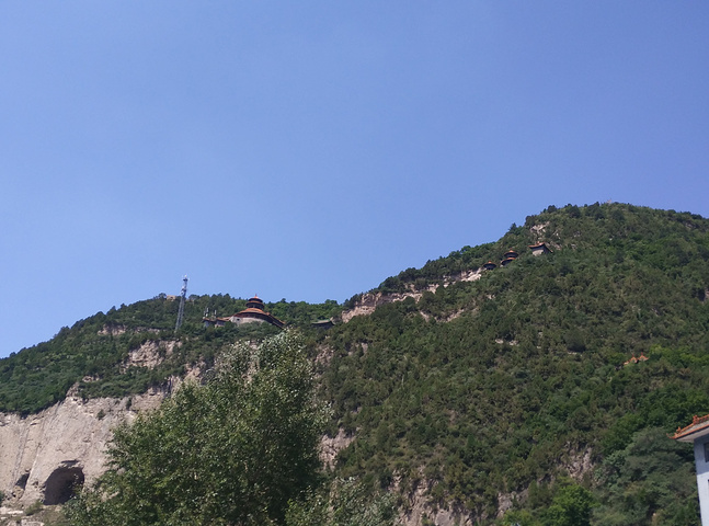 色很美,非常的漂亮,取票也很方便,换票的工作人员