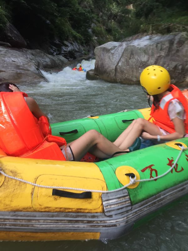 万龙峡漂流