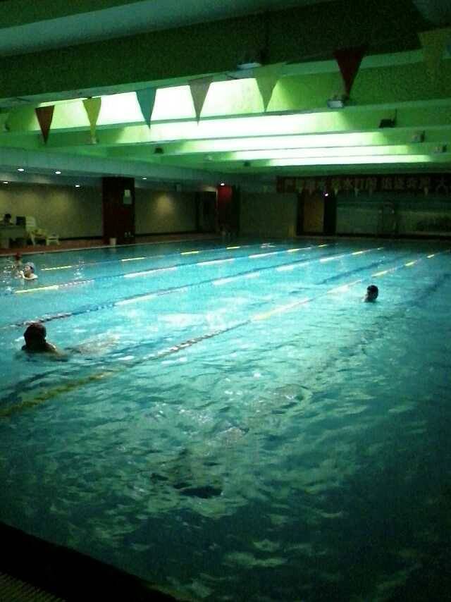 彩虹城游泳馆