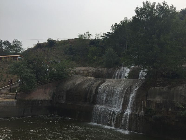 "漂流、滑索惊险刺激；坐上小船听着那首熟悉的虫儿飞与萤火虫来一个小小的约会…_萤火虫水洞"的评论图片