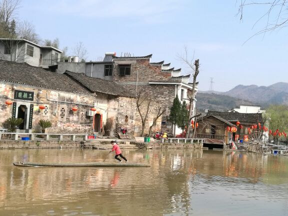 大汉皇族村景区