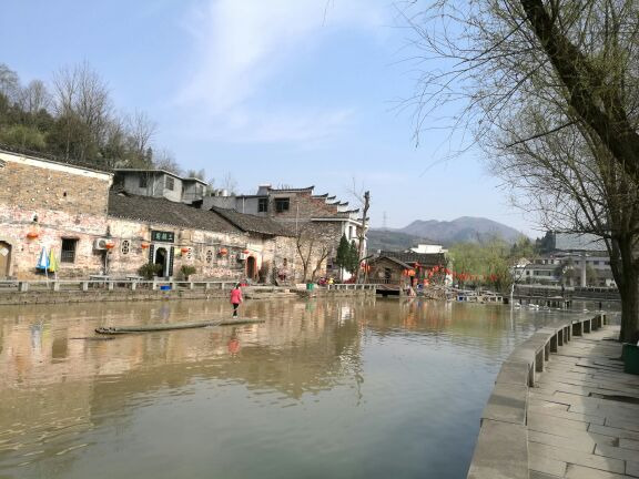 大汉皇族村景区