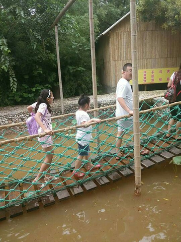 "_雪山彩虹谷旅游区"的评论图片