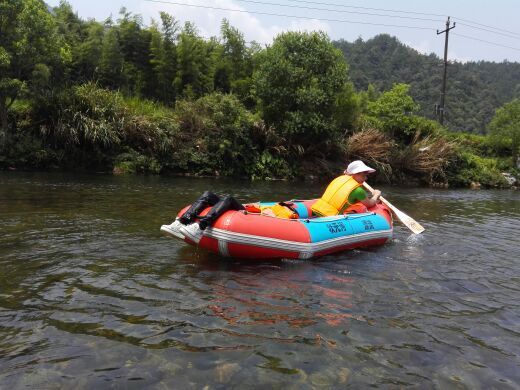 黄山休宁颜公河漂流