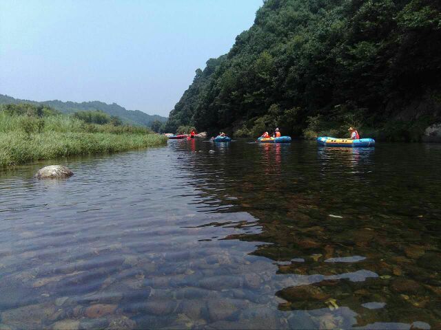 黄山休宁颜公河漂流