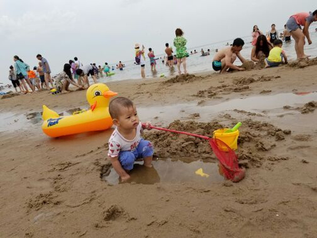 "温泉也非常适合老人和孩子。去的时候天气不是特别好，但是人也非常多。天下雨好多户外不能玩。沙滩很干净_渔岛海洋度假区"的评论图片