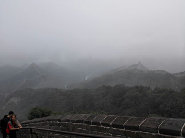 "天气也很给力阴着（躲过了北京的桑拿天）但也能看到八达岭的气势磅礴，总之省去了我们四处打听，东奔..._八达岭长城"的评论图片