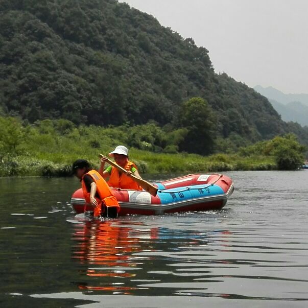 黄山休宁颜公河漂流
