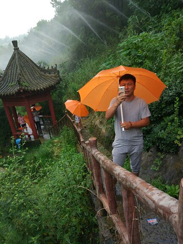 "_雪山彩虹谷旅游区"的评论图片