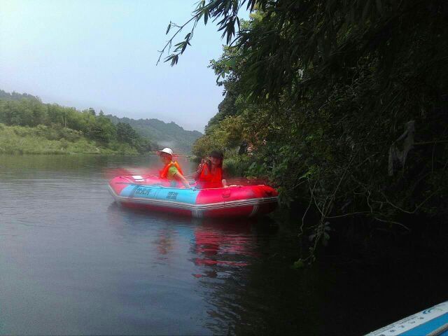 黄山休宁颜公河漂流